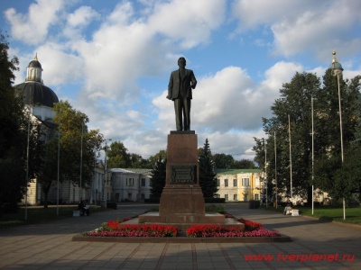 Памятник М.И. Калинину на площади Революции